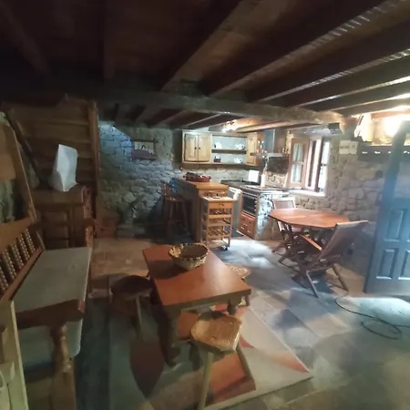 Casa De Piedra En Casamaria